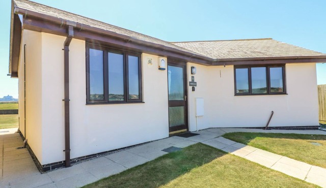 SHORELINE, pet friendly, country holiday cottage in Marazion