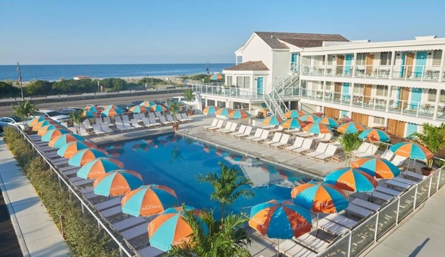 Shoreline Serenity–4 Relaxing Accommodations, Beachside Perks & Outdoor Pool