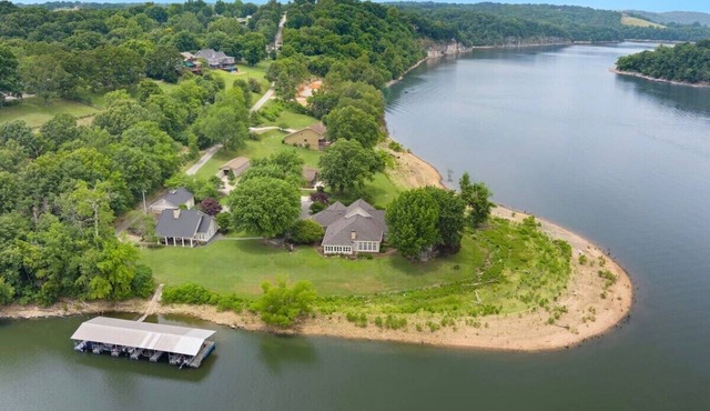 Shoreline Serenity - Direct Lake Access