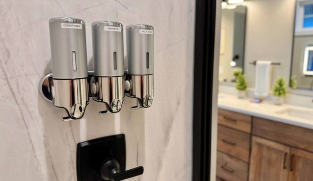 Shoreline | Waterfront | Sauna Dogs 20% Off Ski