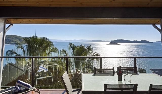 Shorelines 23 Hamilton Island - oceanviews, golf buggy and transfers