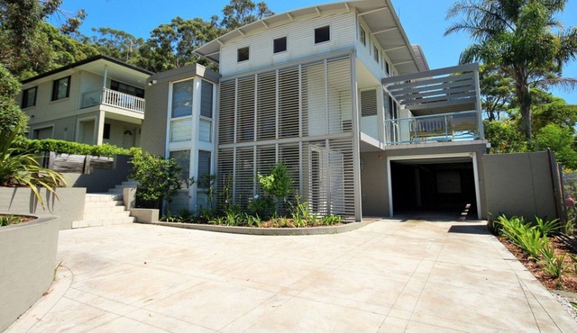 Shorelines at Hyams Beach