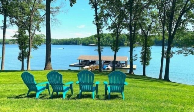 Shorely Heaven: WiFi, Disney+, Amazon Prime, YouTubeTV, (2) Kayaks Wide Water Lake Views