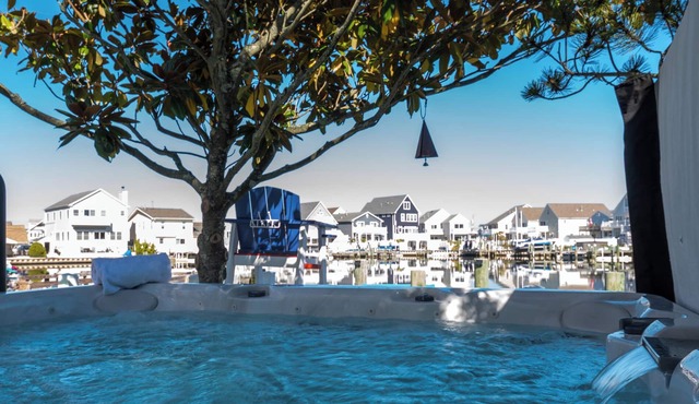 Shorely Perfect 40'+ Waterfront Private XL 2ndFL 2/3BR 2.5bth +BIG-Jacuzzi Dock