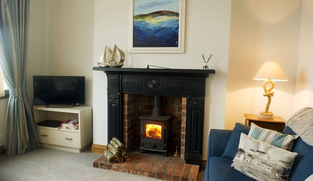 Shoreside - a house that sleeps 4 guests in 2 bedrooms