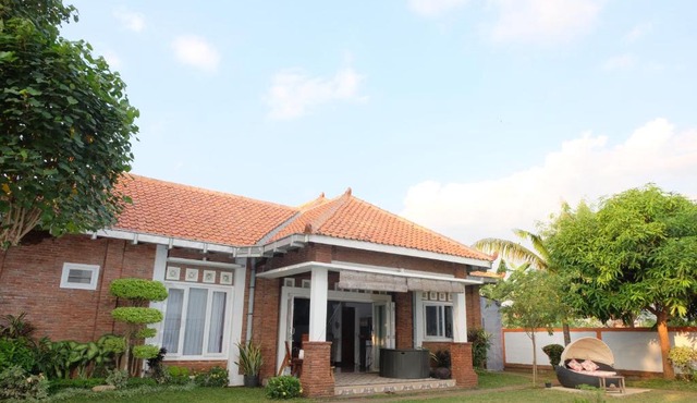 Shoreside Semat Villa and Flat