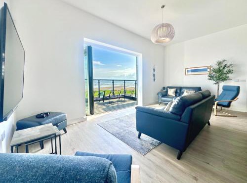 Shoreside Villa, by the Golf Course