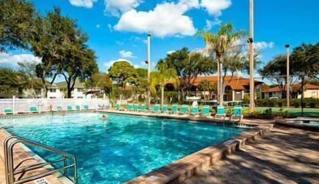 Shorewalk 4305/101 - Bradenton - Nice 2 Bedroom/2 Bath down stairs condo, 5 miles from Anna Maria Island and near Img , maximum occupancy of 4 people.