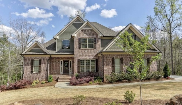 Short, 15 minute drive to Sanford Stadium