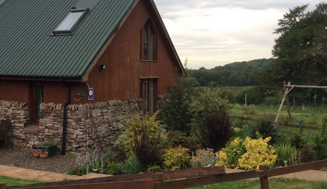 Short breaks avail now ! 2nights min, log fire,Pets welc,wine/chocs Inc.