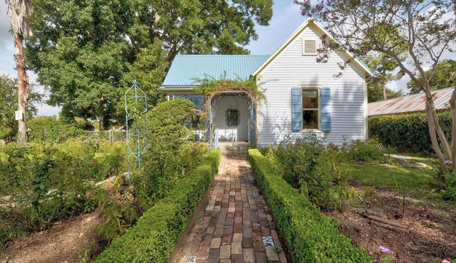 Short cottage