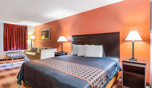 Short Drive to Georgia Aquarium and CNN Center! Free Onsite Parking