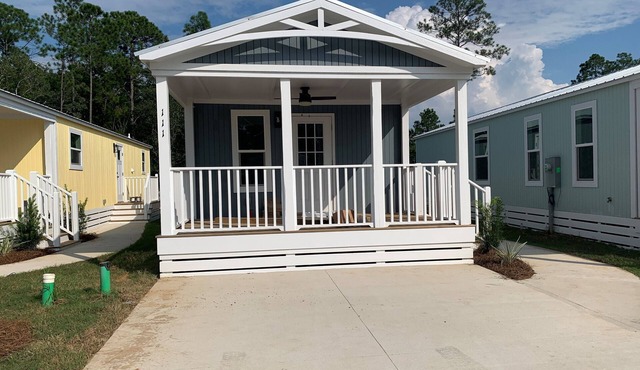 Short drive to the beautiful 30-A beaches!nCozy Riverwalk Landing Cottage 5-E