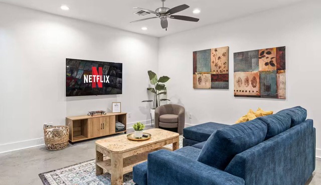 Short & Extended Stays ▪ Full Kitchen ▪ Workspace ▪ Garage ▪ Washer/Dryer