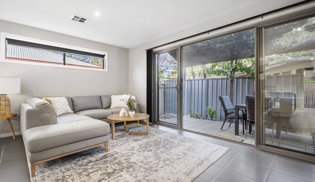 Short & long stay options. 3 bedrooms. Free Wi-Fi.