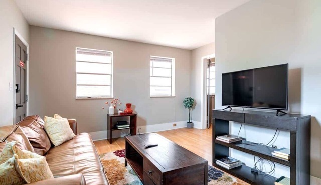 Short North/Downtown | Near High St | Walk to Convention Center | 5,800+ Reviews