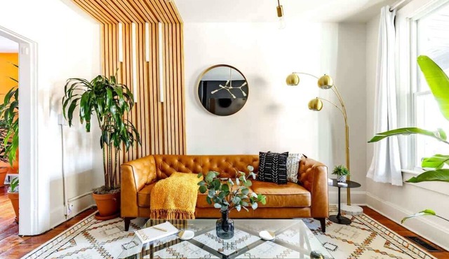 Short North/Downtown | Steps to High St | Walk to Convention Ctr | Free Parking