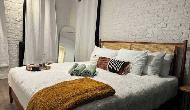 Short North/Downtown | Steps to High St | Walk to Convention Ctr | Free Parking