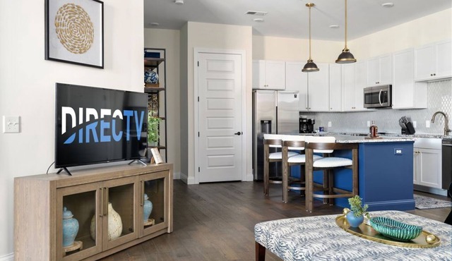Short North Penthouse | Free Parking | No Steps!