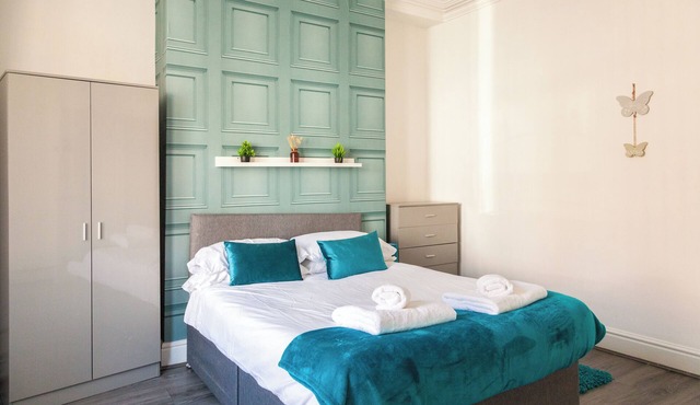 Short stays 20% off Large comfy house with parking