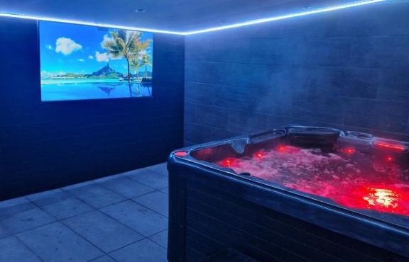 Short Stopzzz & Indoor Hot Tub