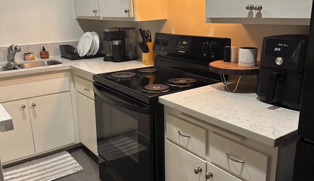 Short-Term Cozy Studio Apartment