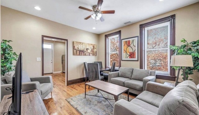 Short term rental/travel nurse 3-bedroom townhome with AC & WiFi in Soulard