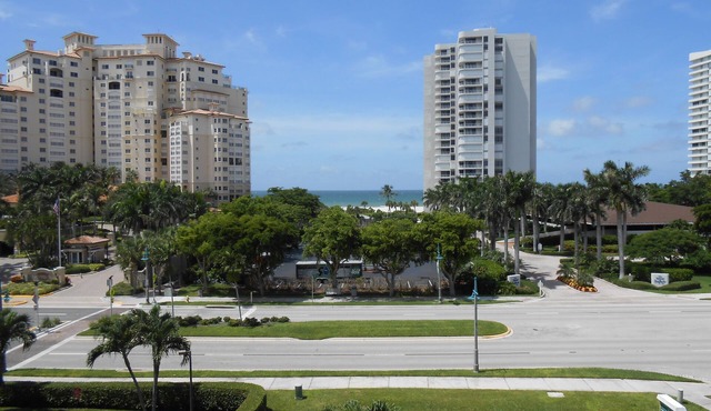 Short term rentals, Beach access directly across the street