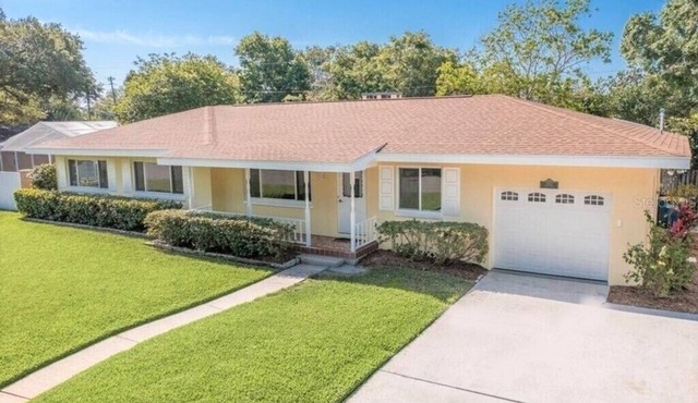 Short term stay coastal furnished w/utilities in Clearwater Florida near Beach.