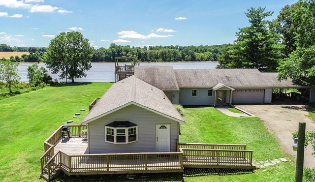 Short Term Water Oriented Furnished Apartment