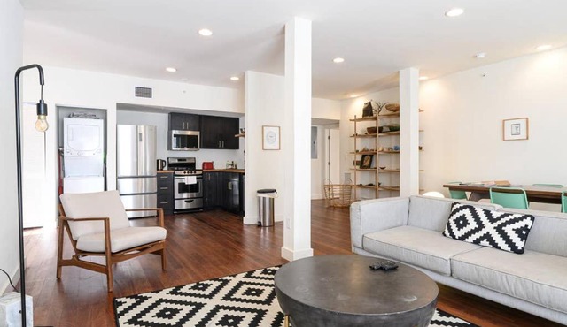 Short Walk to Beach - LARGE 3bd2ba - Sleeps 8