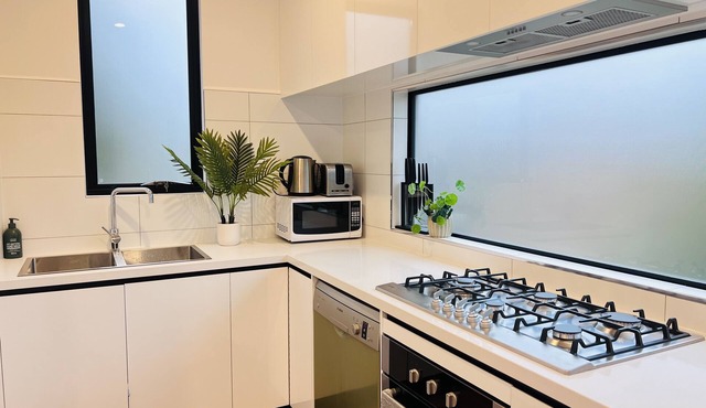 Short walk to Melbourne Showgrounds