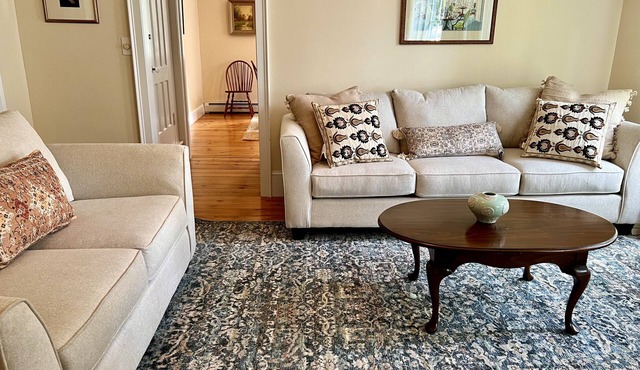 Short walk to restaurants and lake front parks.