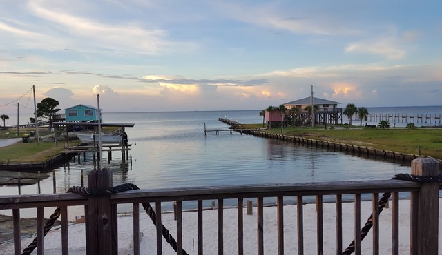 Short walk to the beach! Great fishing from front yard! Check 7Day/10% Discount!