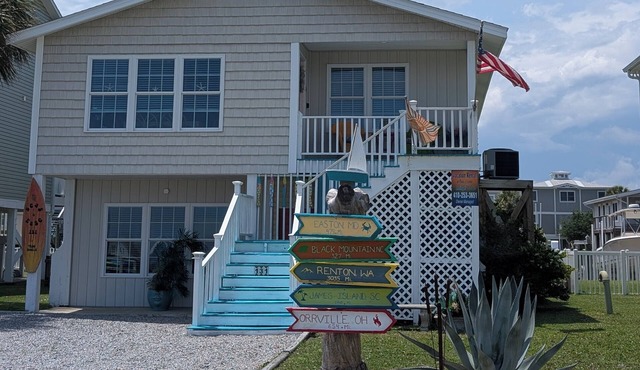 Short walk to the beach Dog friendly too! Docking for boaters!