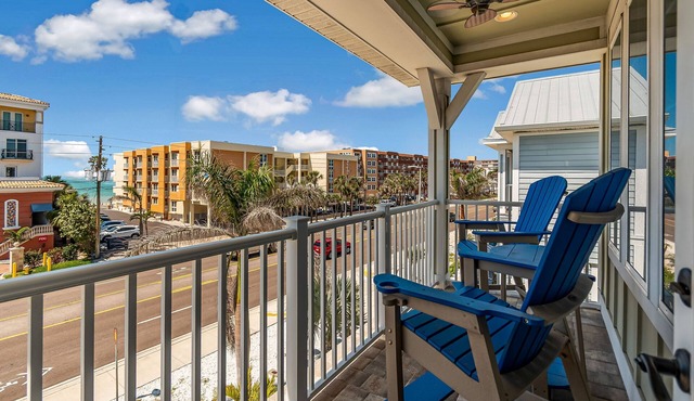 ⭐Short Walk to Beach-Awesome Outdoor Space-Redington Beach Townhouse 16305⭐