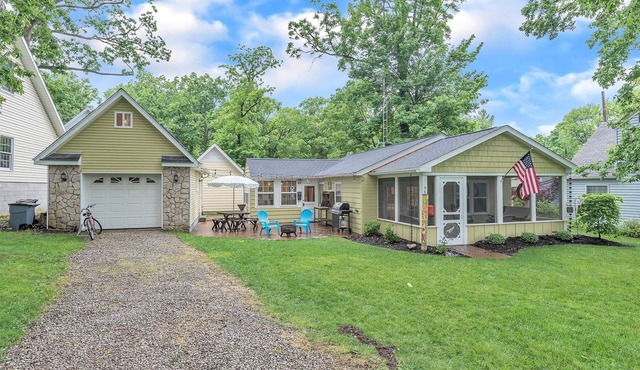 Short walk to the pool/tennis/rec center Great outdoor space