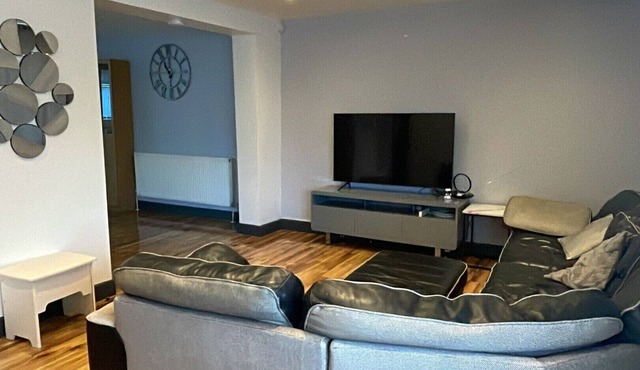 Shortlet Express, 3 bedroom House,2 baths Dagenham