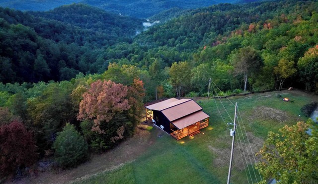 Shorty’s View| Hot Tub| Ride-In/Off-Road Access