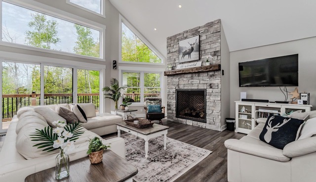 Show stopping retreat w/AC near beaches