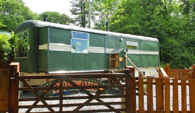 Showman's Wagon is a renovated 1950s fairground travelling-van for two guests.