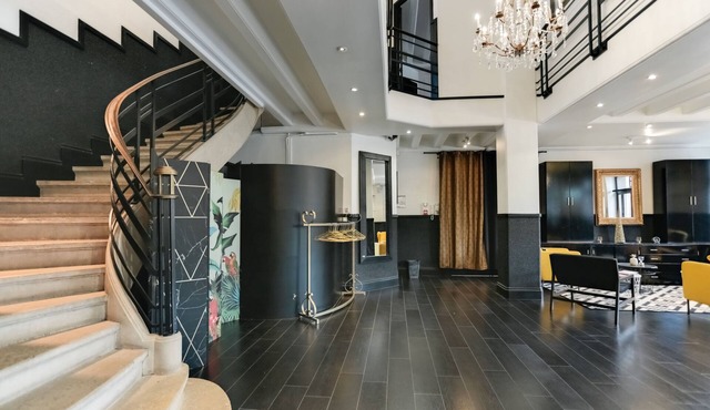 Showroom, atypical event space