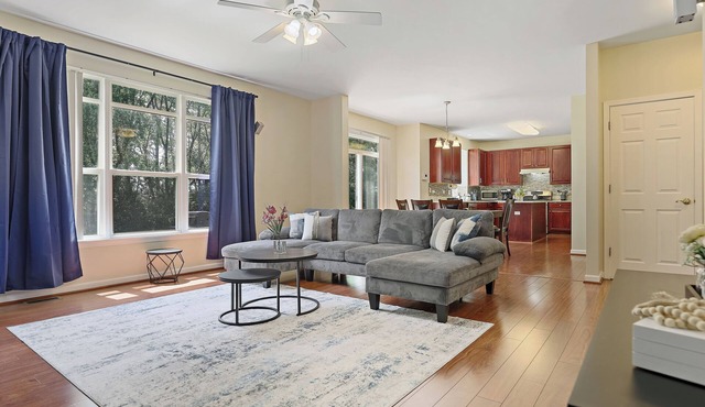 Showstopper: 5 BR+, 3.5BA Spacious Home