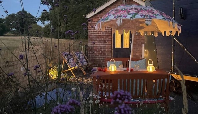 Shrawardine Station Train Carriage sleeps 4 Fishing and Wild Swimming