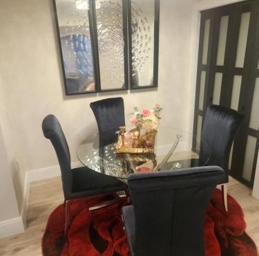 Shrewsbury King Suite | 100in TV + Shower