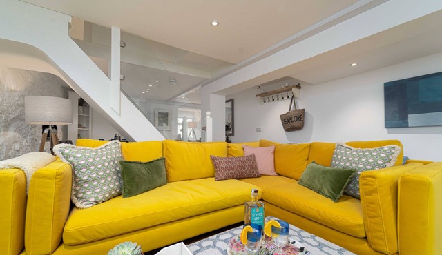 Shrimp Cottage – Sleeps 8 – Dog Friendly - Off-Site Parking