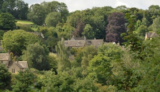 SHROVE, character holiday cottage, with pool in Chedworth
