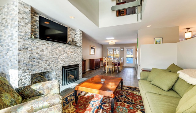 Shuttle to Slopes: Mtn Condo < 1 Mi to Sugarbush
