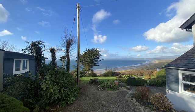 SIBRWD Y MOR, pet friendly, character holiday cottage in Harlech