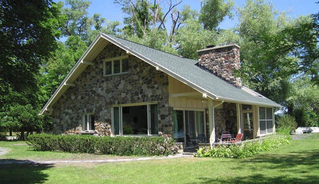 Side-by-side lakefront cottages! Outdoor space galore!